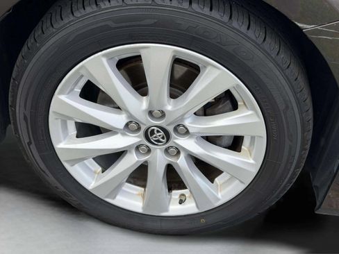 Used 2018 Toyota Camry LE FWD image 37