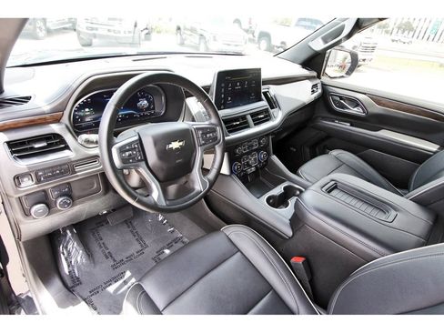 Used 2024 Chevrolet Suburban Premier RWD image 12