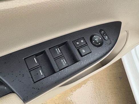 Used 2017 Honda Accord EX-L image 12