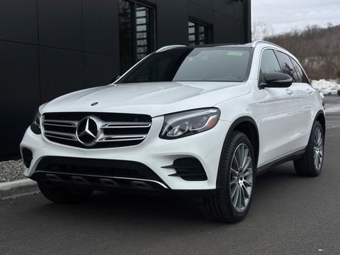 Used 2018 Mercedes-Benz GLC 300 4MATIC image 3