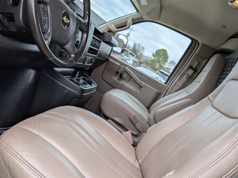 Used 2021 Chevrolet Express 3500 w/ Driver Convenience Package image 14
