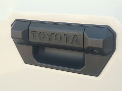 Certified 2025 Toyota Tacoma SR5 image 30