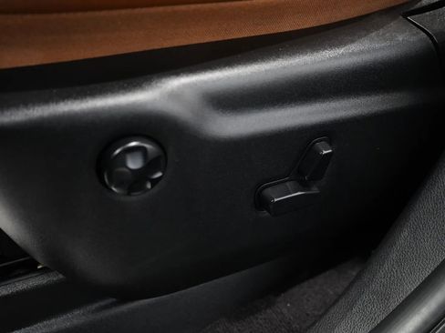 Used 2016 Jeep Grand Cherokee SRT image 43