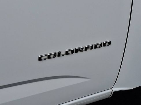 Used 2022 Chevrolet Colorado Z71 AWD/4WD image 27