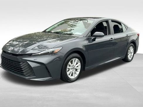 Used 2025 Toyota Camry LE image 2