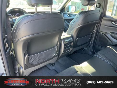 New 2025 Jeep Grand Cherokee L Altitude image 19