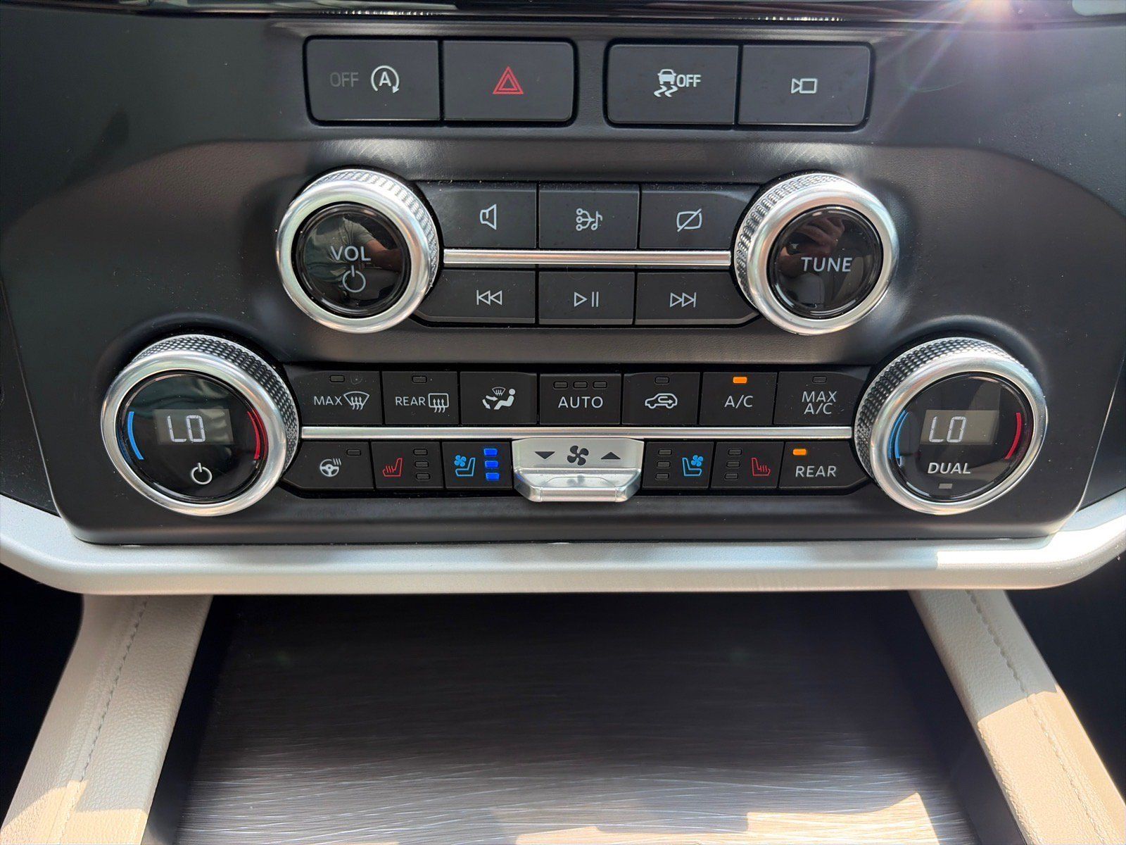 Used 2023 Ford Expedition Limited AWD/4WD image 23