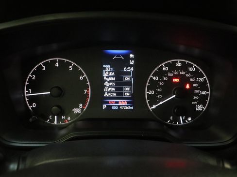 Used 2025 Toyota Corolla Cross LE image 37