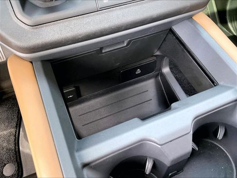 Used 2025 Land Rover Defender 130 X-Dynamic SE image 35