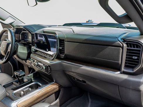 Used 2025 Chevrolet Silverado 1500 LT Trail Boss w/ Convenience Package II image 18