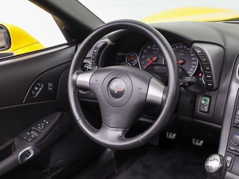 Used 2006 Chevrolet Corvette Convertible w/ Preferred Equipment Group RWD image 33