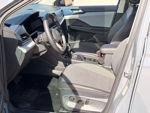 Used 2023 Volkswagen Taos SE w/ Panoramic Sunroof Package FWD image 12