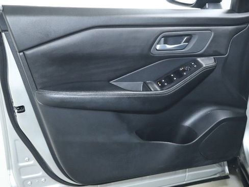 Used 2024 Nissan Rogue SV image 15