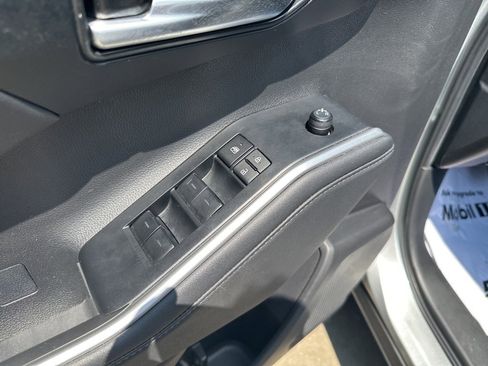 Used 2024 Toyota Highlander XLE image 19