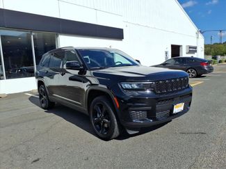Used 2023 Jeep Grand Cherokee L Laredo image 1
