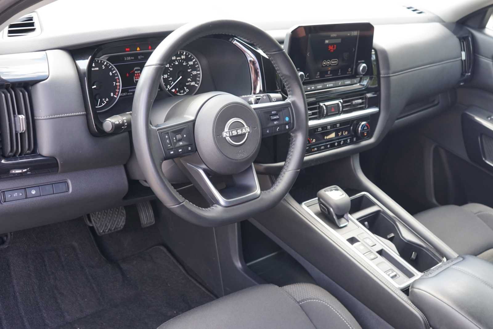 Used 2024 Nissan Pathfinder SV FWD image 7