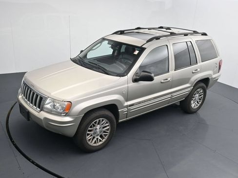 Used 2004 Jeep Grand Cherokee Limited w/ Trailer Tow Group IV AWD/4WD image 12