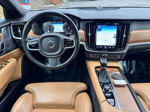 Used 2018 Volvo S90 T6 Inscription w/ Convenience Package image 9