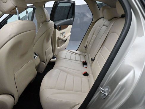 Used 2021 Mercedes-Benz GLC 300 4MATIC image 29
