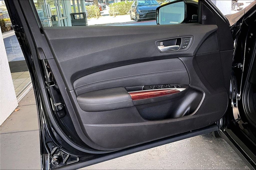 Used 2016 Acura TLX w/ Technology Package FWD image 20