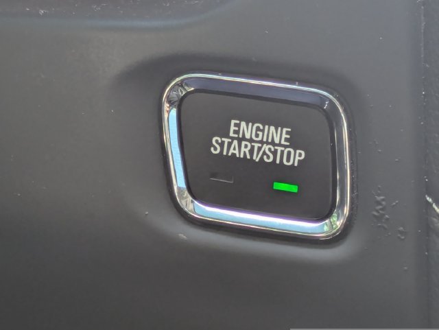 Used 2023 GMC Acadia SLE w/ Driver Convenience Package FWD image 33