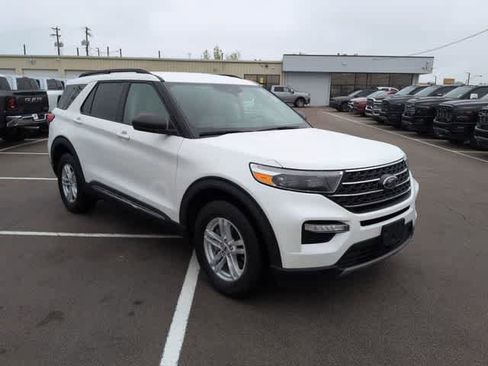 Used 2023 Ford Explorer XLT w/ Equipment Group 202A AWD/4WD image 2