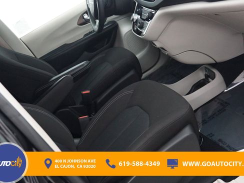 Used 2023 Chrysler Voyager LX FWD image 8