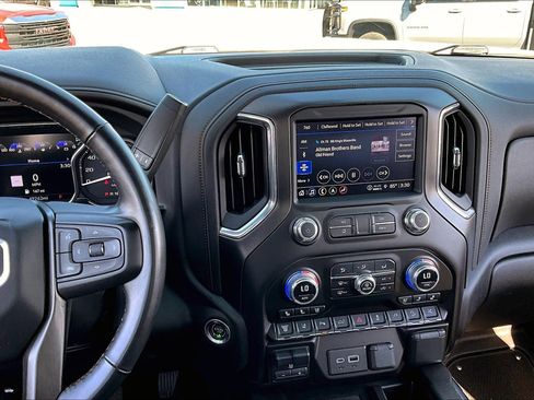 Used 2023 GMC Sierra 2500 AT4 w/ AT4 Premium Plus Package image 6