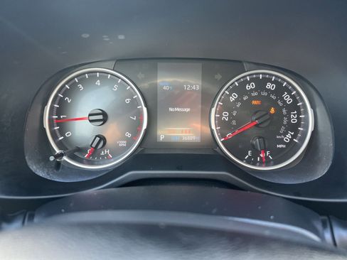 Used 2022 Toyota RAV4 LE image 16