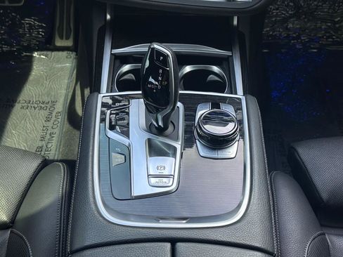 Used 2019 BMW 740i w/ Executive Package RWD image 42