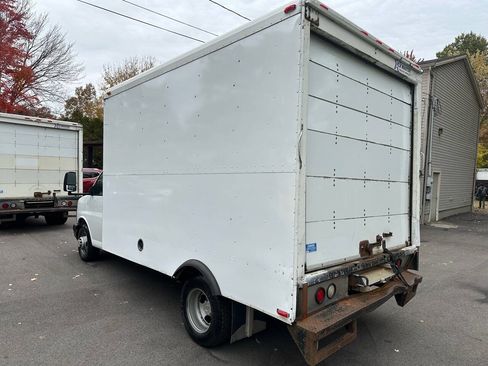 Used 2017 Chevrolet Express 3500 RWD image 3