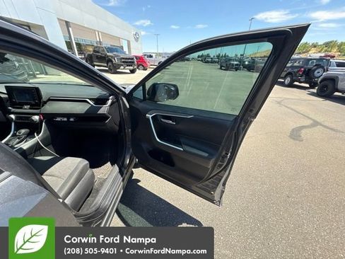 Used 2021 Toyota RAV4 XLE w/ XLE Grade Weather Package AWD/4WD image 18