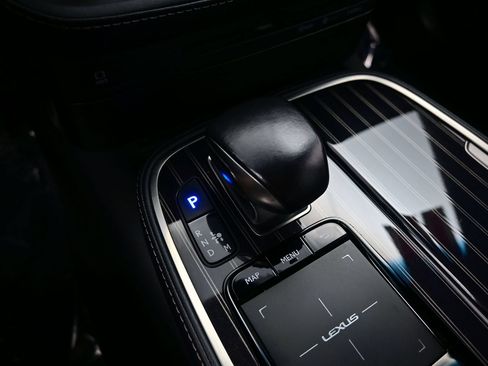 Used 2019 Lexus LS 500 AWD w/ Accessory Package (Z2) image 22