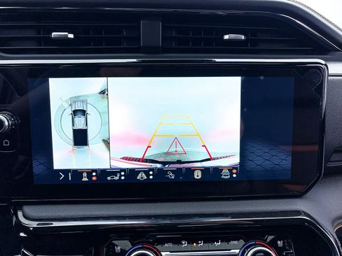 Used 2024 GMC Sierra 2500 AT4 w/ AT4 Premium Plus Package image 13