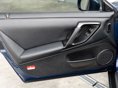 Used 2014 Nissan GT-R Premium image 11