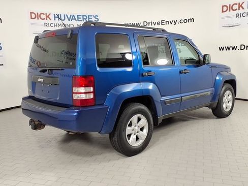 Used 2009 Jeep Liberty Sport w/ Popular Equipment Group AWD/4WD image 4