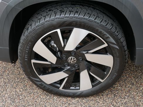 Used 2024 Volkswagen Taos SEL image 15