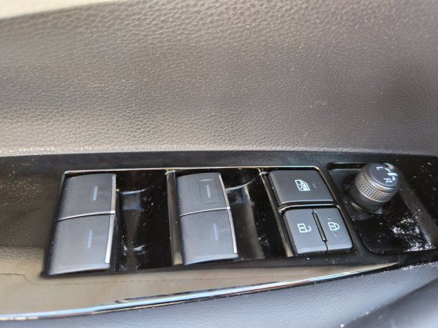 Used 2025 Toyota Corolla SE FWD image 35