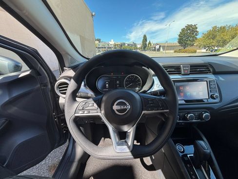 Used 2025 Nissan Versa SV FWD image 27