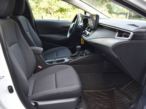 Used 2025 Toyota Corolla LE FWD image 8