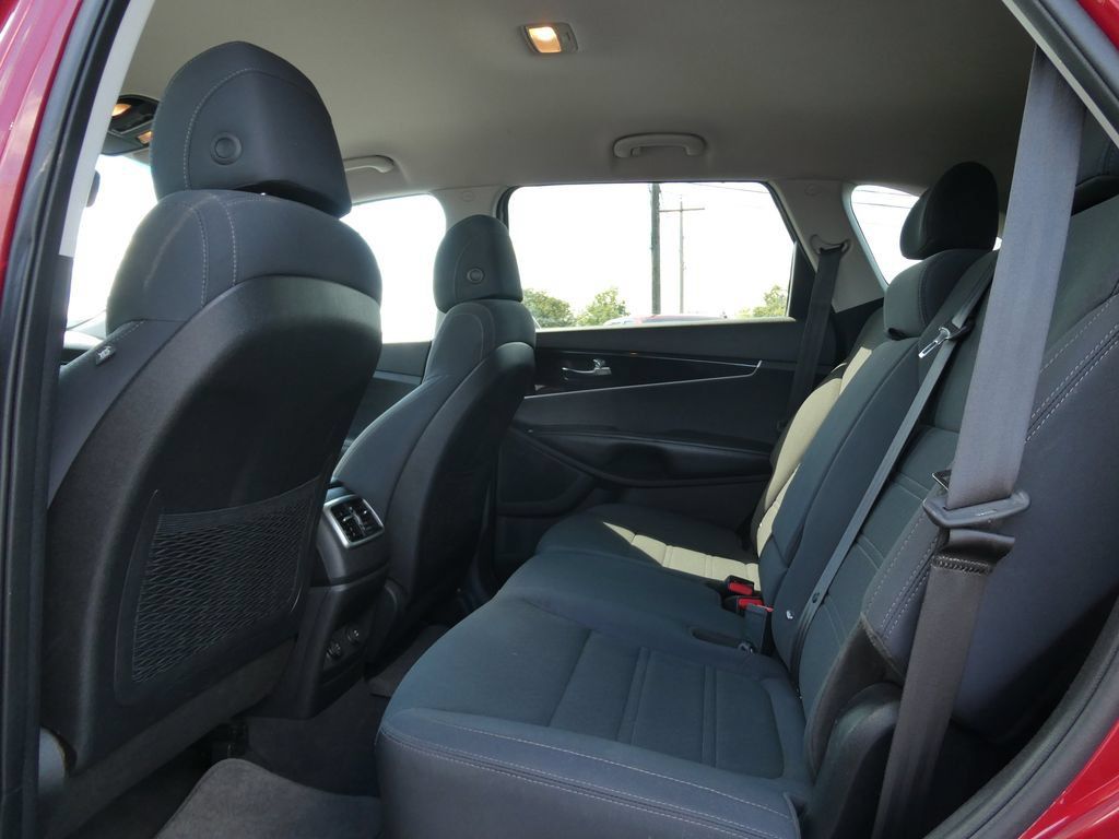 Used 2017 Kia Sorento AWD image 18