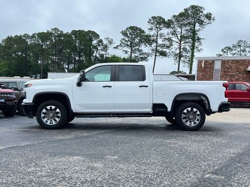 Used 2024 Chevrolet Silverado 2500 Custom w/ Custom Value Package AWD/4WD image 2