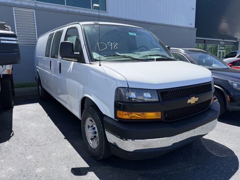 New 2026 Chevrolet Express 3500 Extended RWD image 2