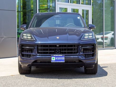 Used 2026 Porsche Cayenne GTS AWD/4WD image 2