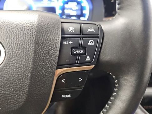 Used 2025 Toyota Crown AWD/4WD image 21