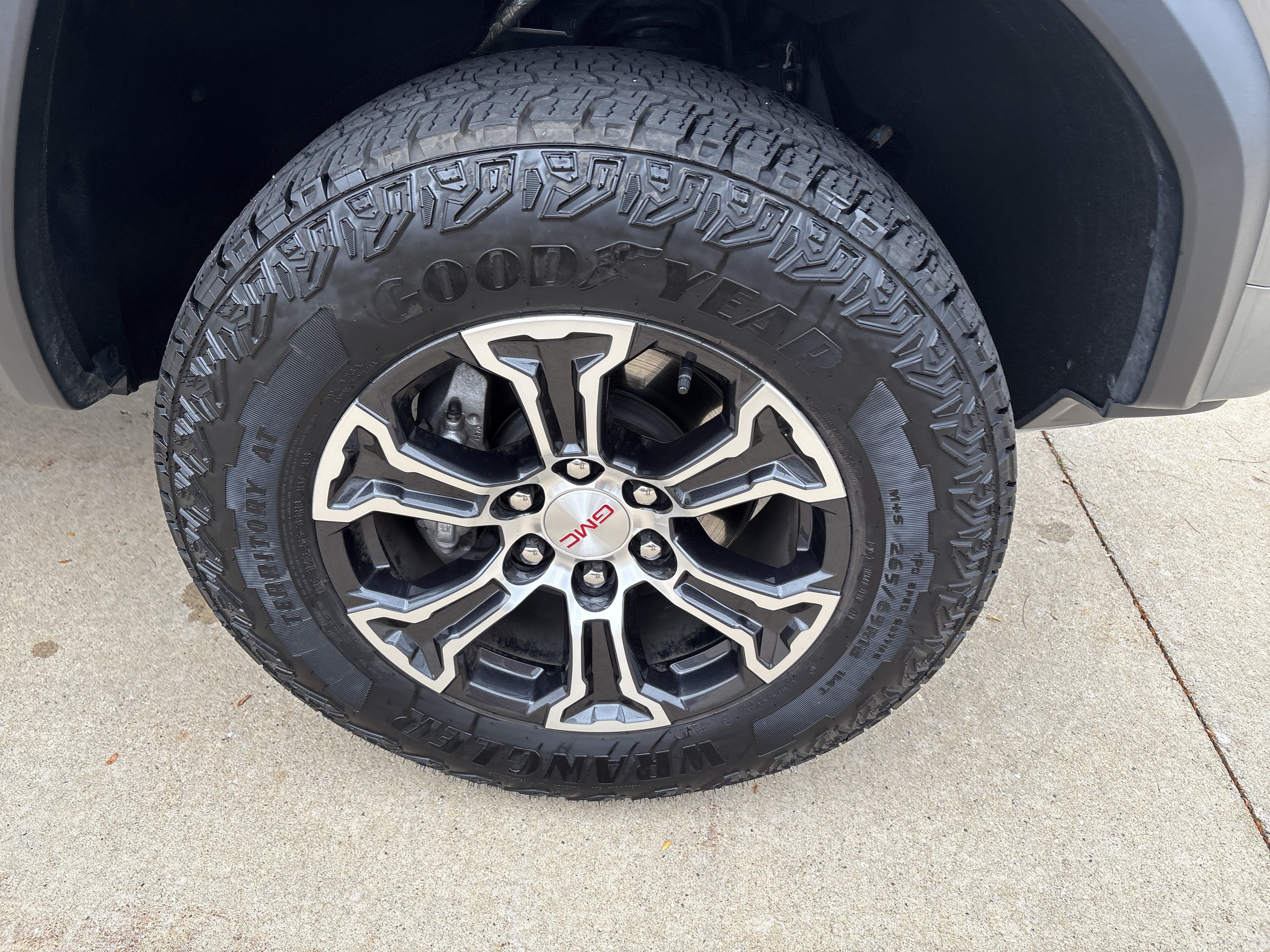 Used 2025 GMC Canyon AT4 AWD/4WD image 9