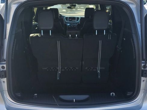 New 2026 Chrysler Pacifica Select image 9