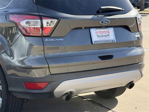 Used 2017 Ford Escape SE image 6