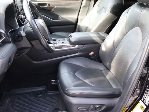 Used 2021 Toyota Highlander Limited image 45