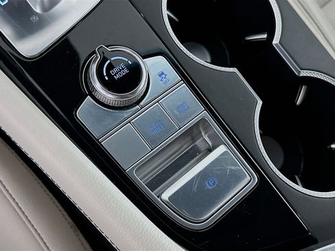 Used 2024 Genesis G70 2.5T image 26